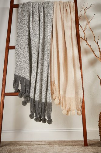 Pompon Throw