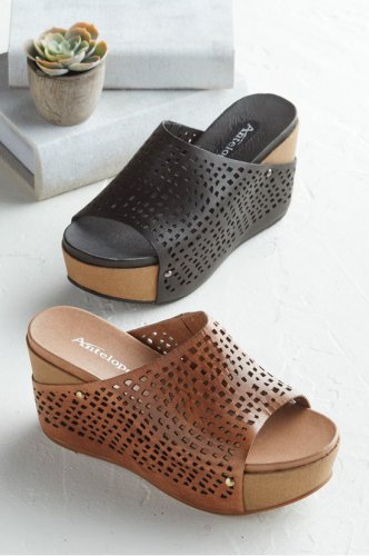 Kitty Platform Sandal