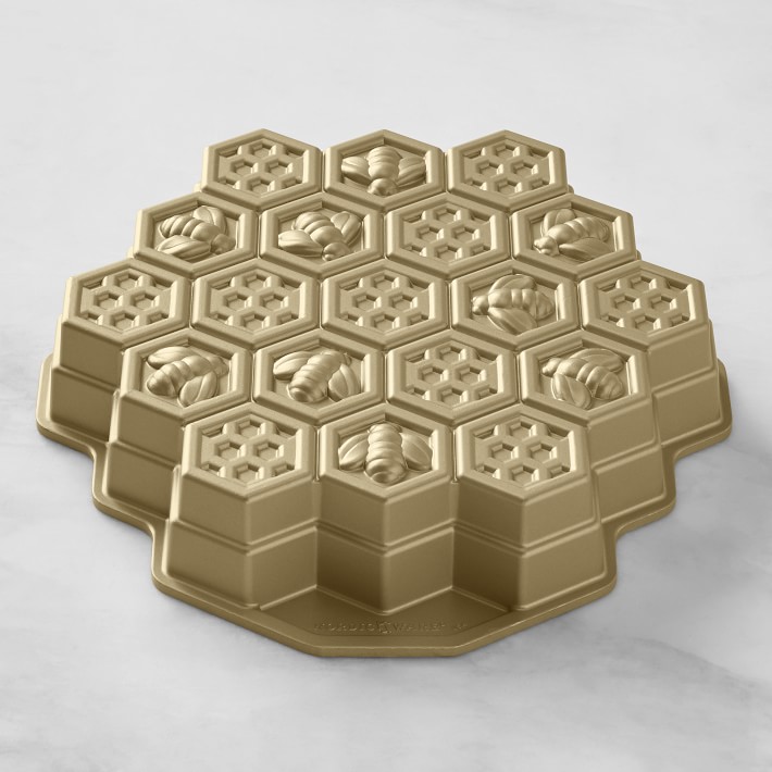 Nordic Ware Nonstick Cast Aluminum Honeycomb Cake Pan