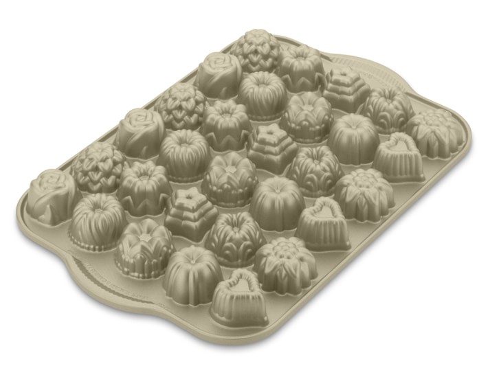 Nordic Ware Nonstick Cast Aluminum Teacake Plaque