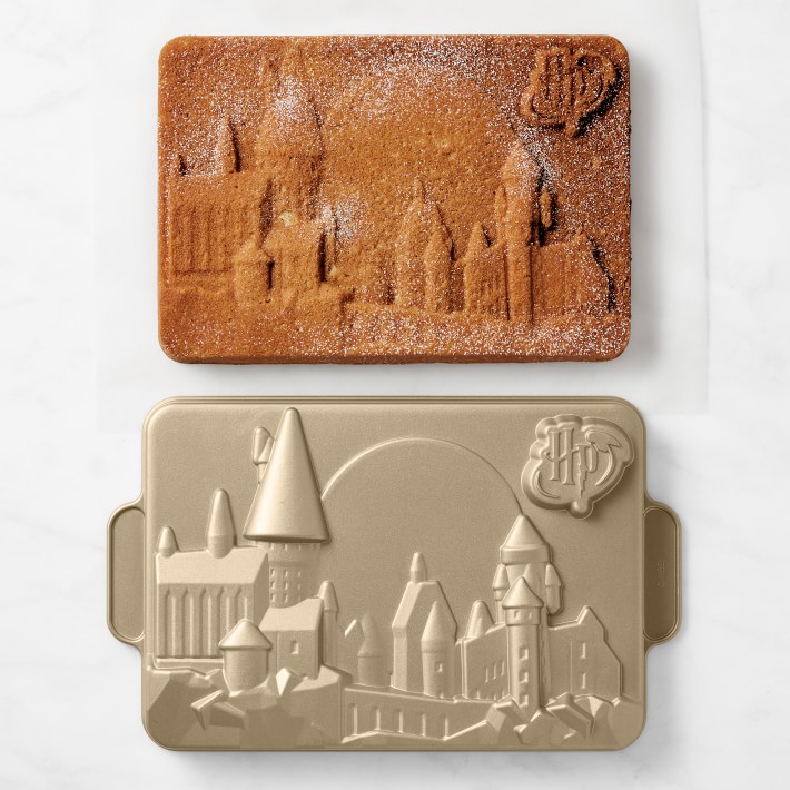 HARRY POTTER Hogwarts Cast Aluminum Nonstick Cake Pan