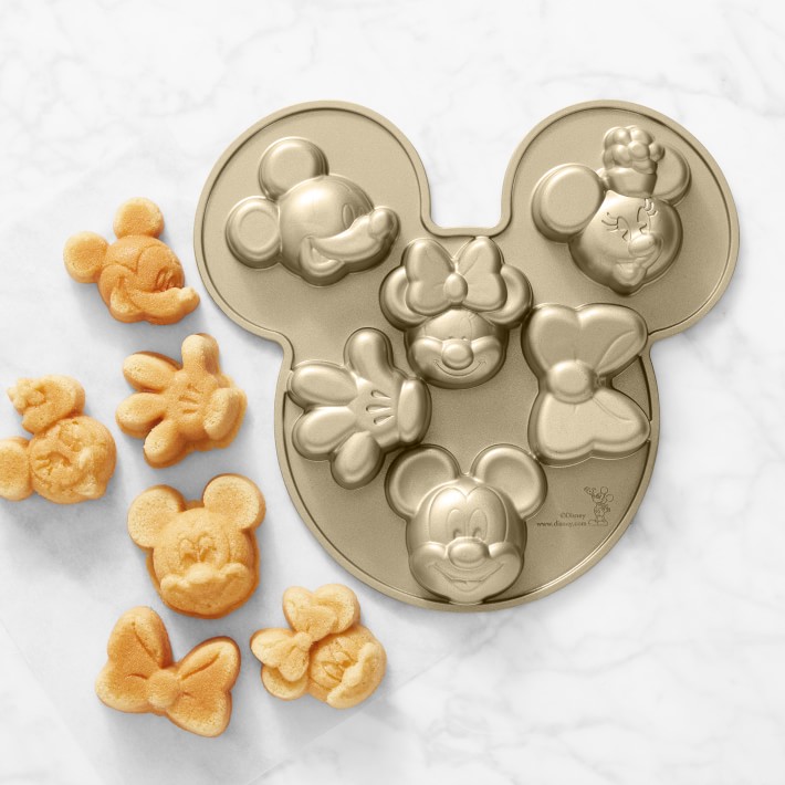 Mickey and Minnie Mouse Cast Aluminum Cakelet Pan