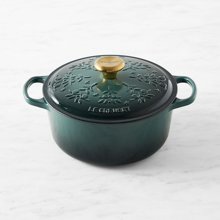 Le Creuset Noel Holiday Tree Round Dutch Oven, 4 1\u002F2-Qt.