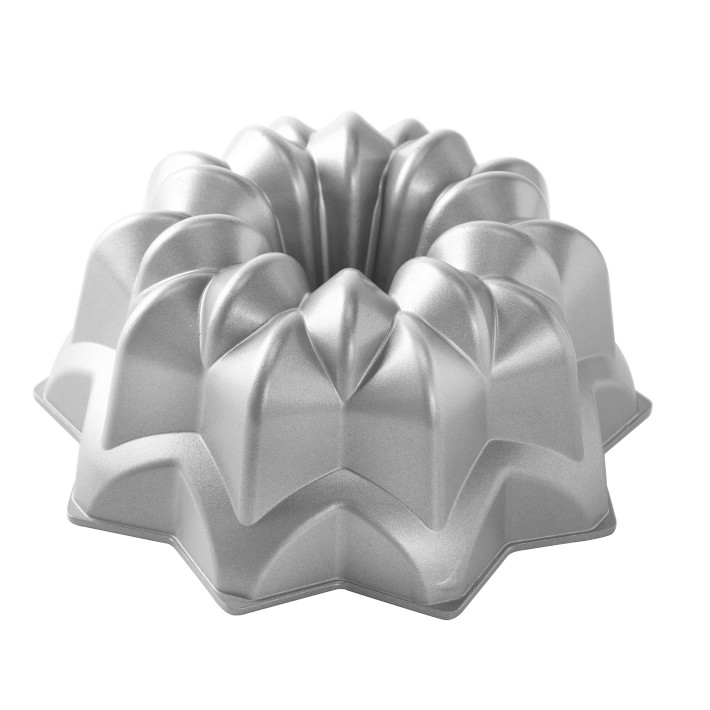 Nordic Ware Nonstick Cast Aluminum Vintage Star Bundt Pan
