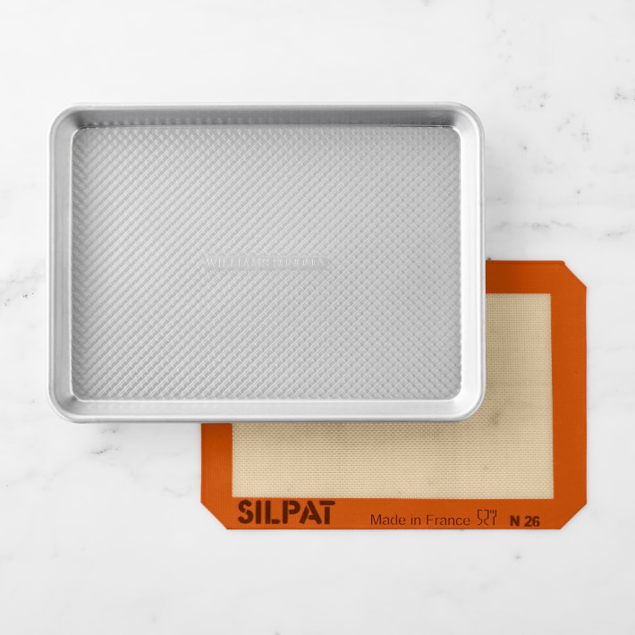 Traditionaltouch Quarter Sheet and Silpat Nonstick Silicone Baking Mat Set