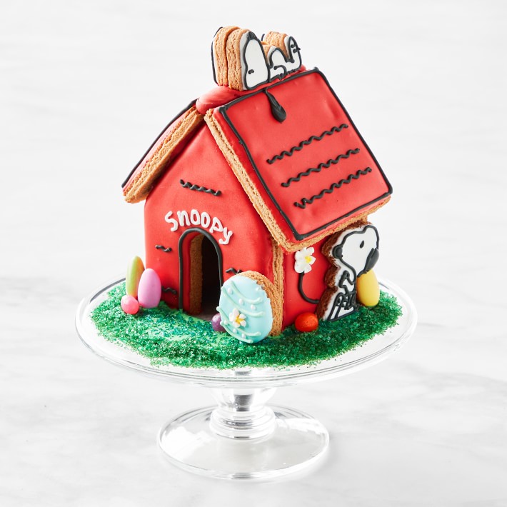 PEANUTS Snoopy Easter Dog House